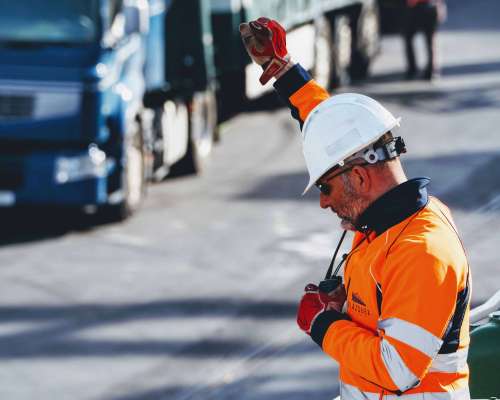 Puerto descarga de azúcar operario maniobra